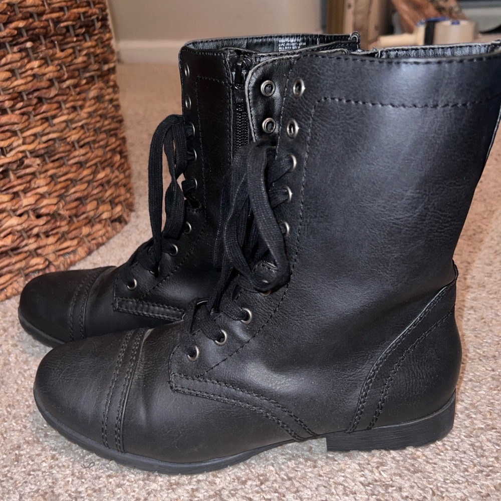 ***used*** Time & Tru Lace Up Boot.